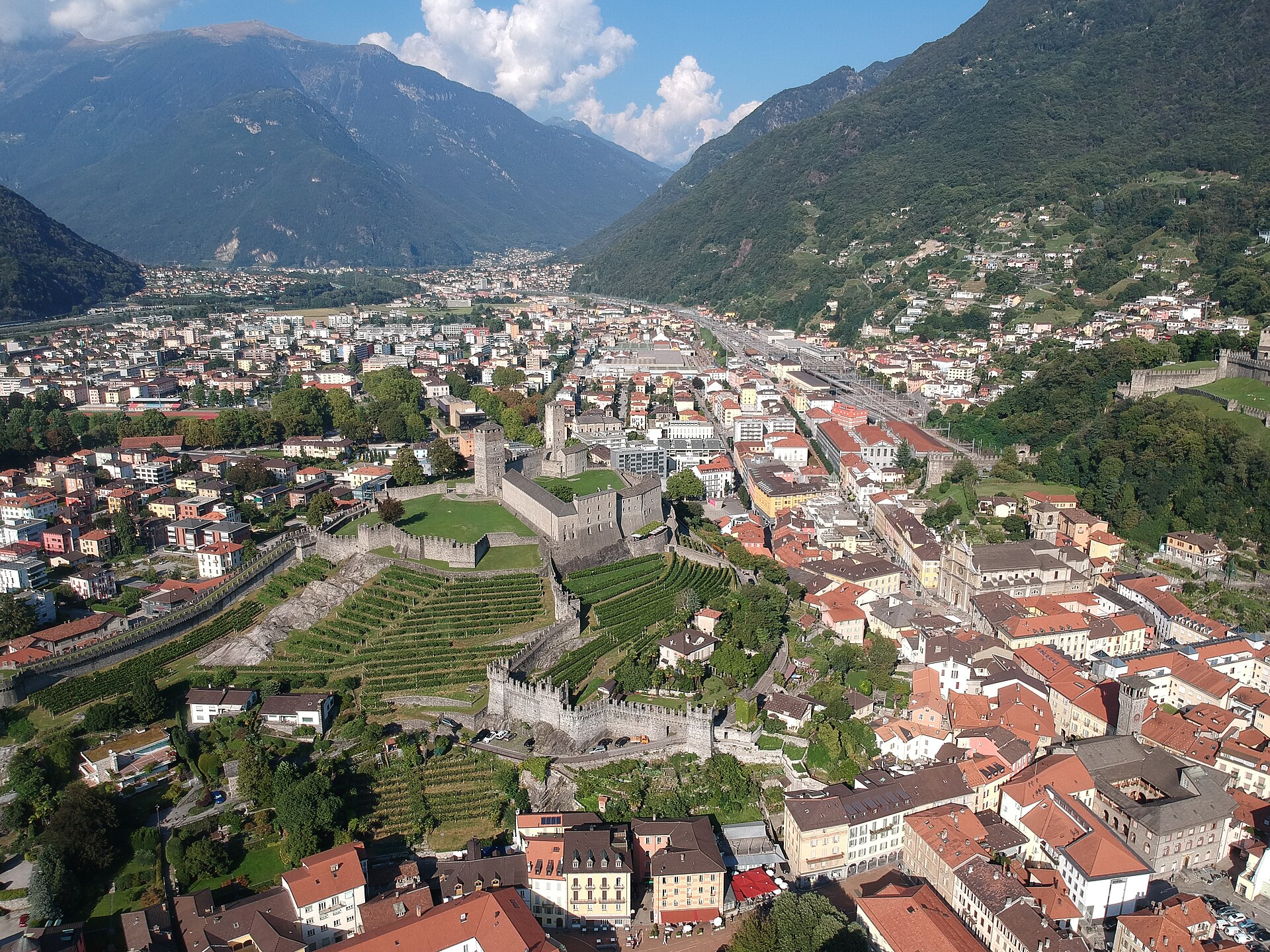 I castelli di Bellinzona, Patrimonio UNESCO, vegliano sulla valle da secoli.